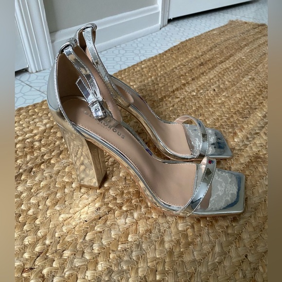Glamorous Silver Block Heel Ankle Strap High Heels. Size 9W - Picture 2 of 7